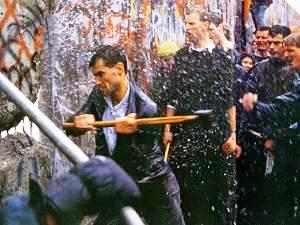 nnées 80 80's actu actualités 1989 mur de berlin allemagne chute wall est ouest libération 