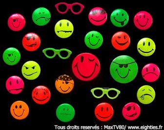 années, annees, 80, 80's, eighties, fluo, mode, fluorescent, fluos, été, 1989, badges, smiley, smileys, acid, music, jaune, orange, rose, vert, maillot, de, bain, anorak, bijoux, phosphorescent, fashion