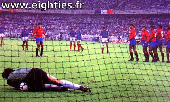 annees 80, 80's, eighties, soccer, foot, football, platini, euro 1984, France, champion, ballon, but, michel, sportif, uefa