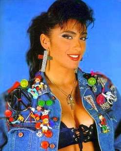 ANNEES 80, 80's, eighties, badges, pin's, buttons, epinglettes, smiley, acid, top 50, madonna, chanteurs, aha, nostalgie, souvenirs, musique, mode, trentenaires