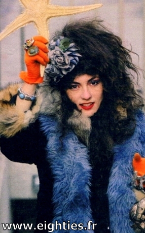 ANNEES 80, 80's, eighties, 1987, Yianna Katsoulos, les autres sont jaloux, top 50, Marc Toesca, tube, titre, bijoux, mode, hit, kitsch
