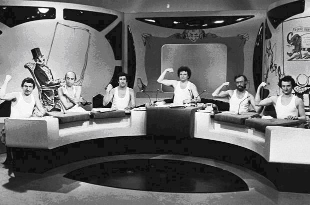 pierre desproges jacques martin annes 80.jpg Annees 80, 80's, eighties, pierre desproges, humour, nostalgie, la minute de monsieur cyclopede, jacques martin, one man show, coluche, le petit rapporteur